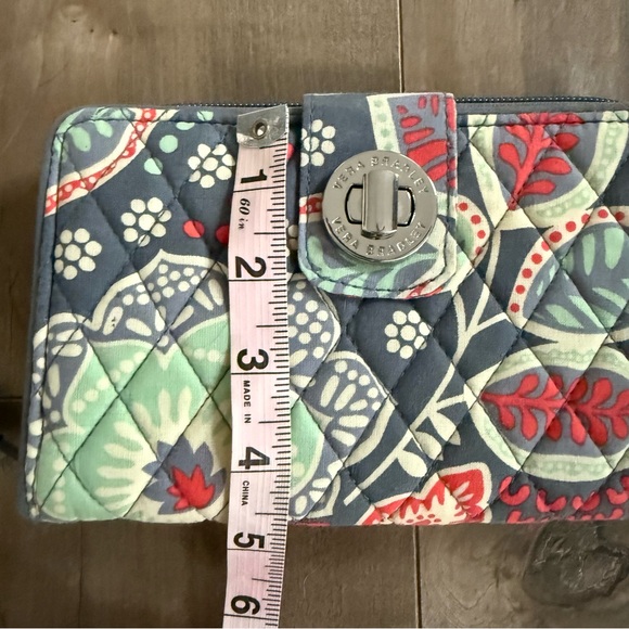 Vera Bradley Nomadic Floral Iconic RFID Turnlock Clutch Wallet‎ Quilted Large - Picture 9 of 11